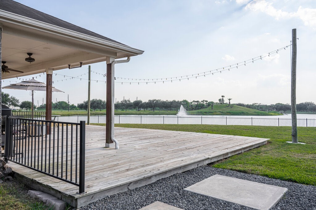 105 Montecito Lane Manvel, TX 77578 - Photo 19 of 39 a view of a patio with a table and chairs