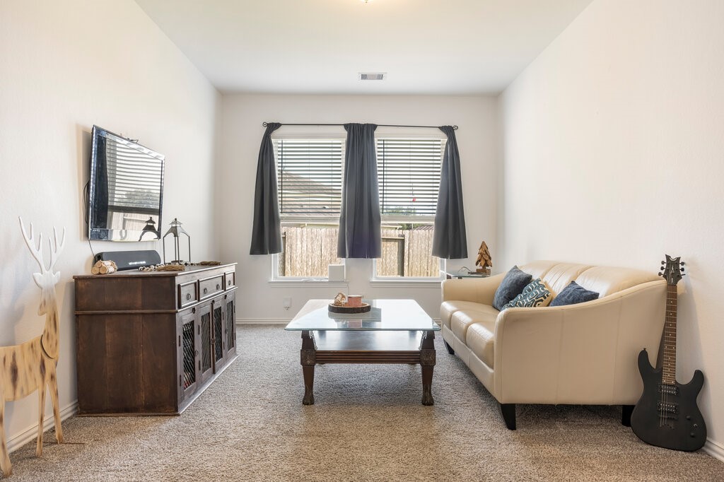 105 Montecito Lane Manvel, TX 77578 - Photo 26 of 39 a living room with furniture and a potted plant