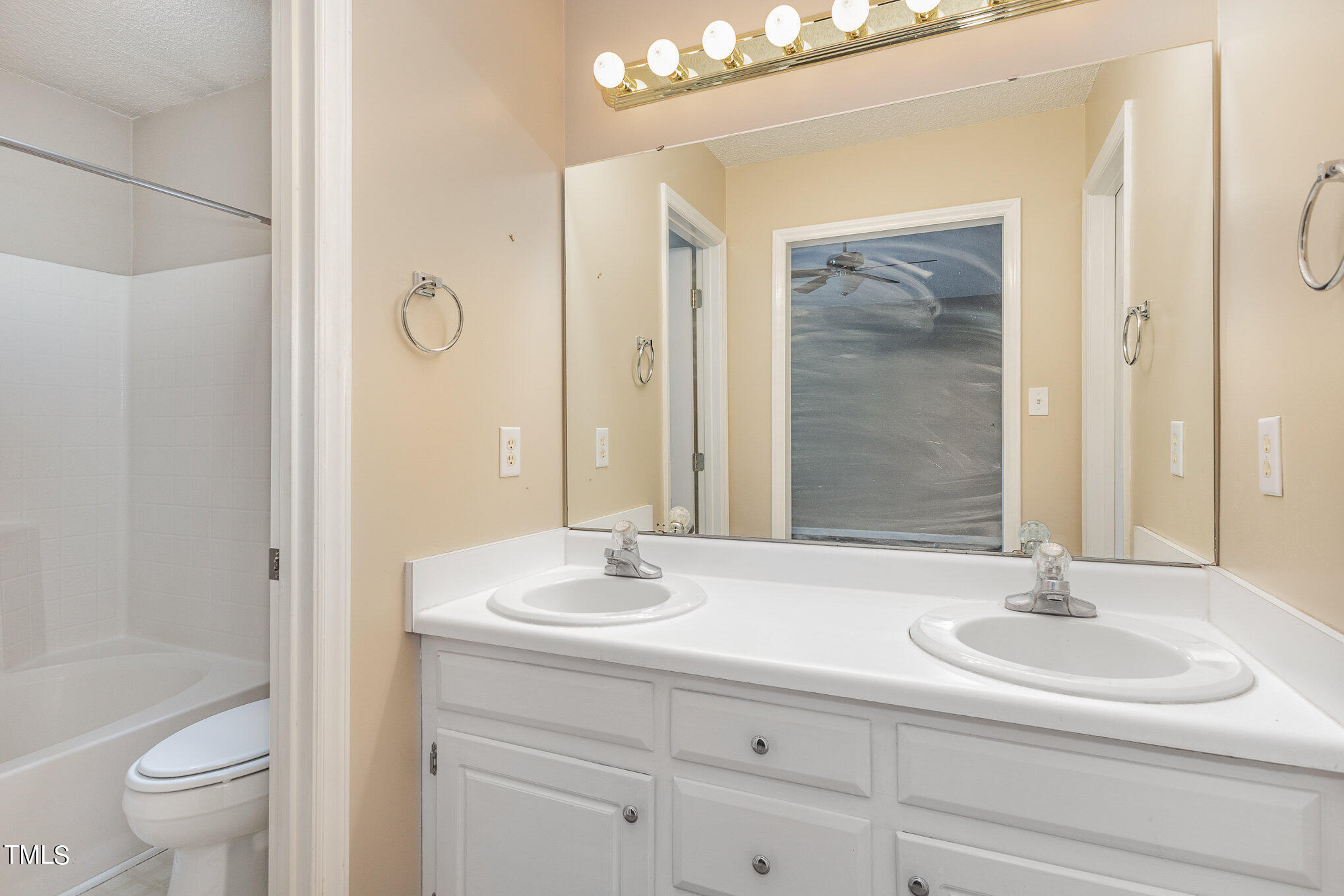 204 Beaver Ridge Way Benson, NC 27504 - Photo 15 of 27 013_bc4a7434-edit