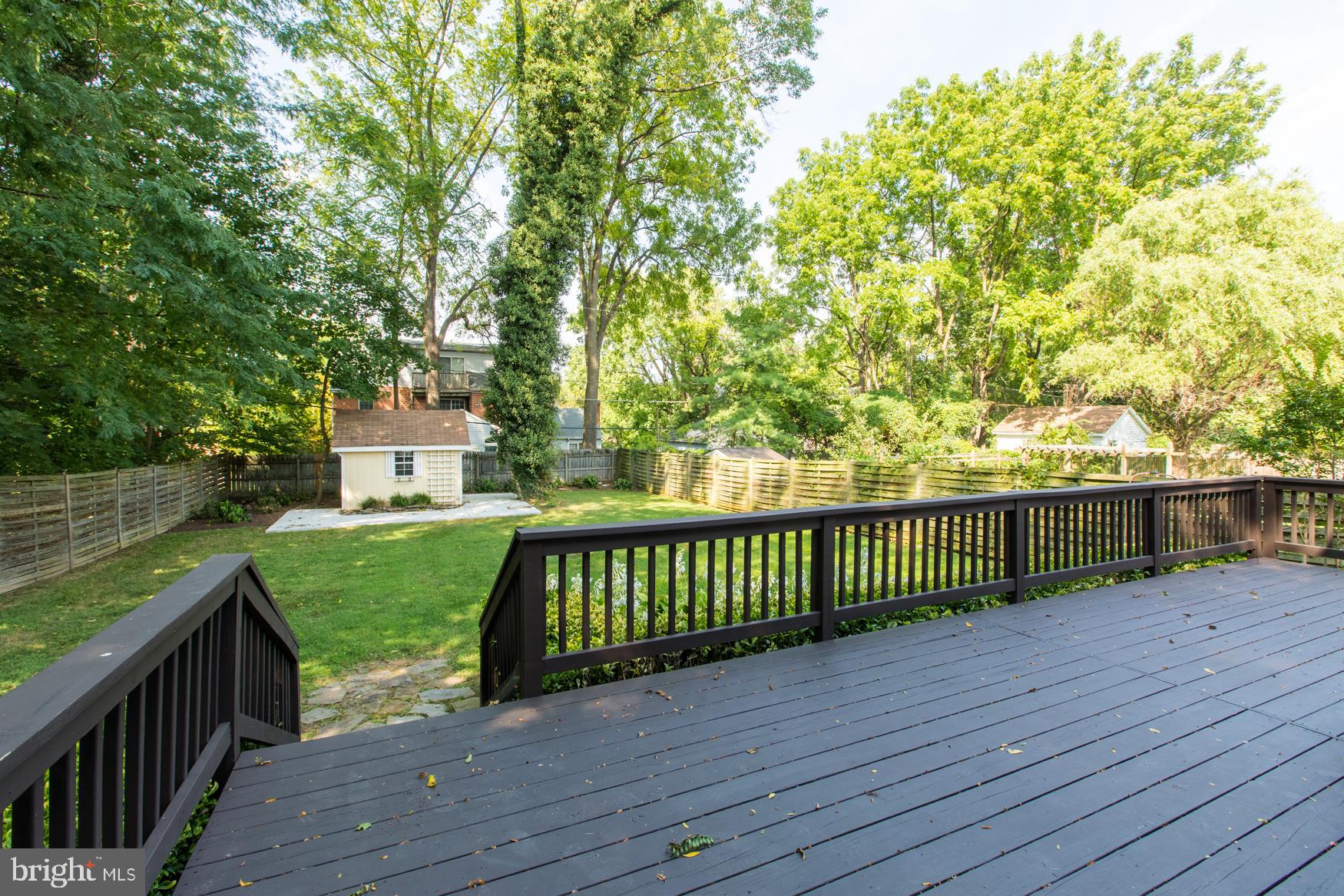 17 Hilltop Road Towson, MD 21286 - Photo 35 of 41 Huge rear deck with easy access to yard