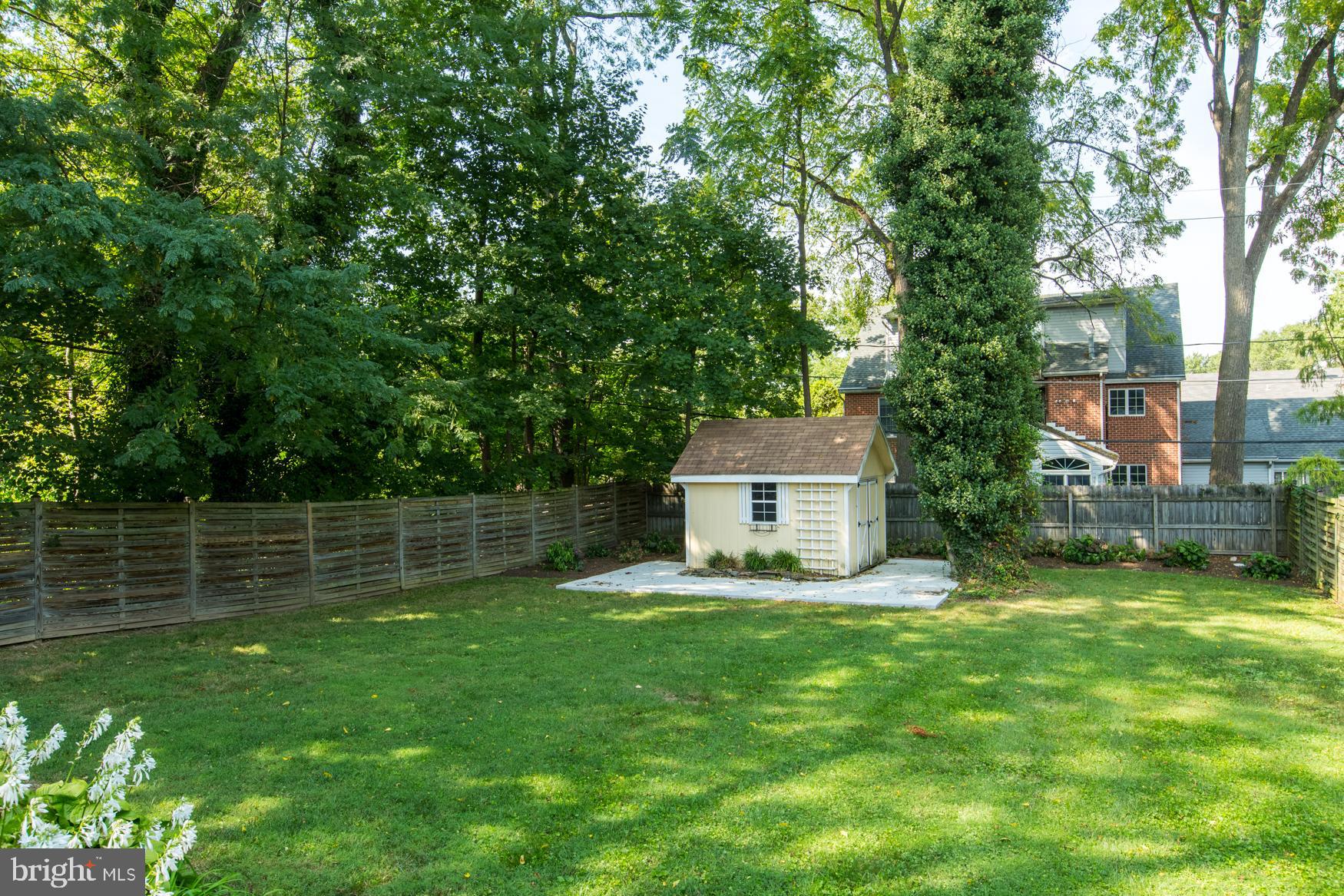 17 Hilltop Road Towson, MD 21286 - Photo 36 of 41 Large , private back yard, fully fenced
