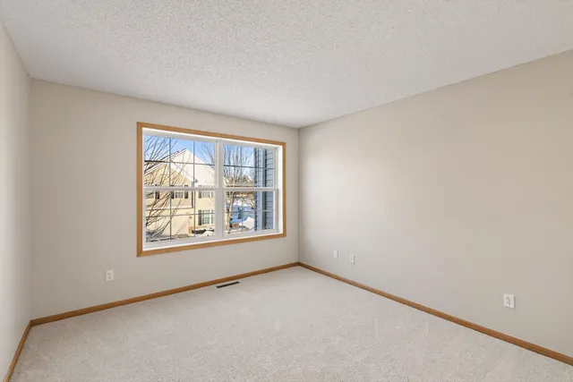 $280,000 | 879 Braunworth Court, Chaska, MN 55318