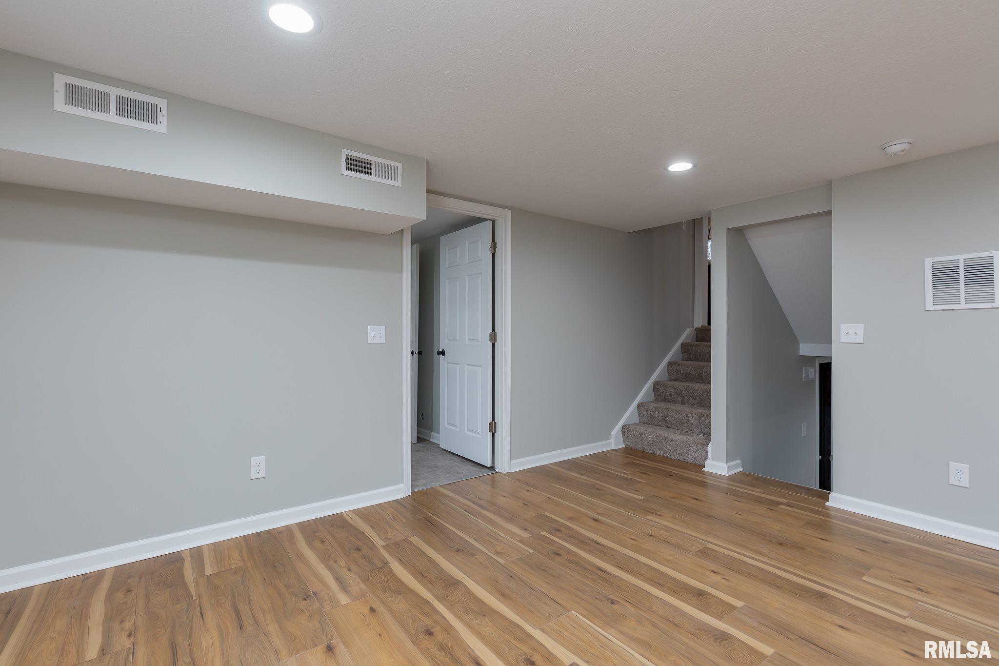8307 Ridgewood Road Rock Island, IL 61201 - Photo 13 of 29 Gallery Image 13