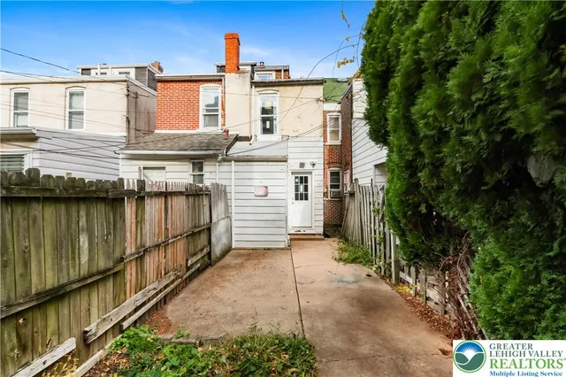 $179,000 | 424 Cedar Street, Allentown, PA 18102