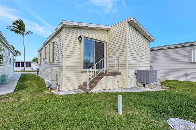 a view of a tennis court