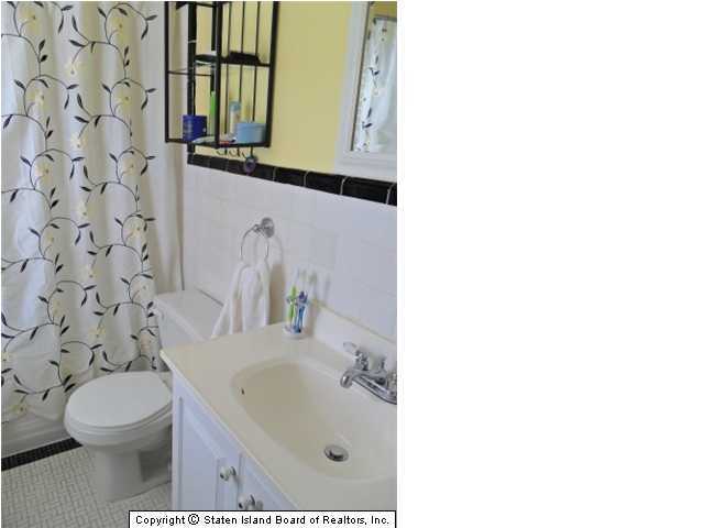 22 Innis Street Staten Island, NY 10302 - Photo 8 of 20 Additional Photo