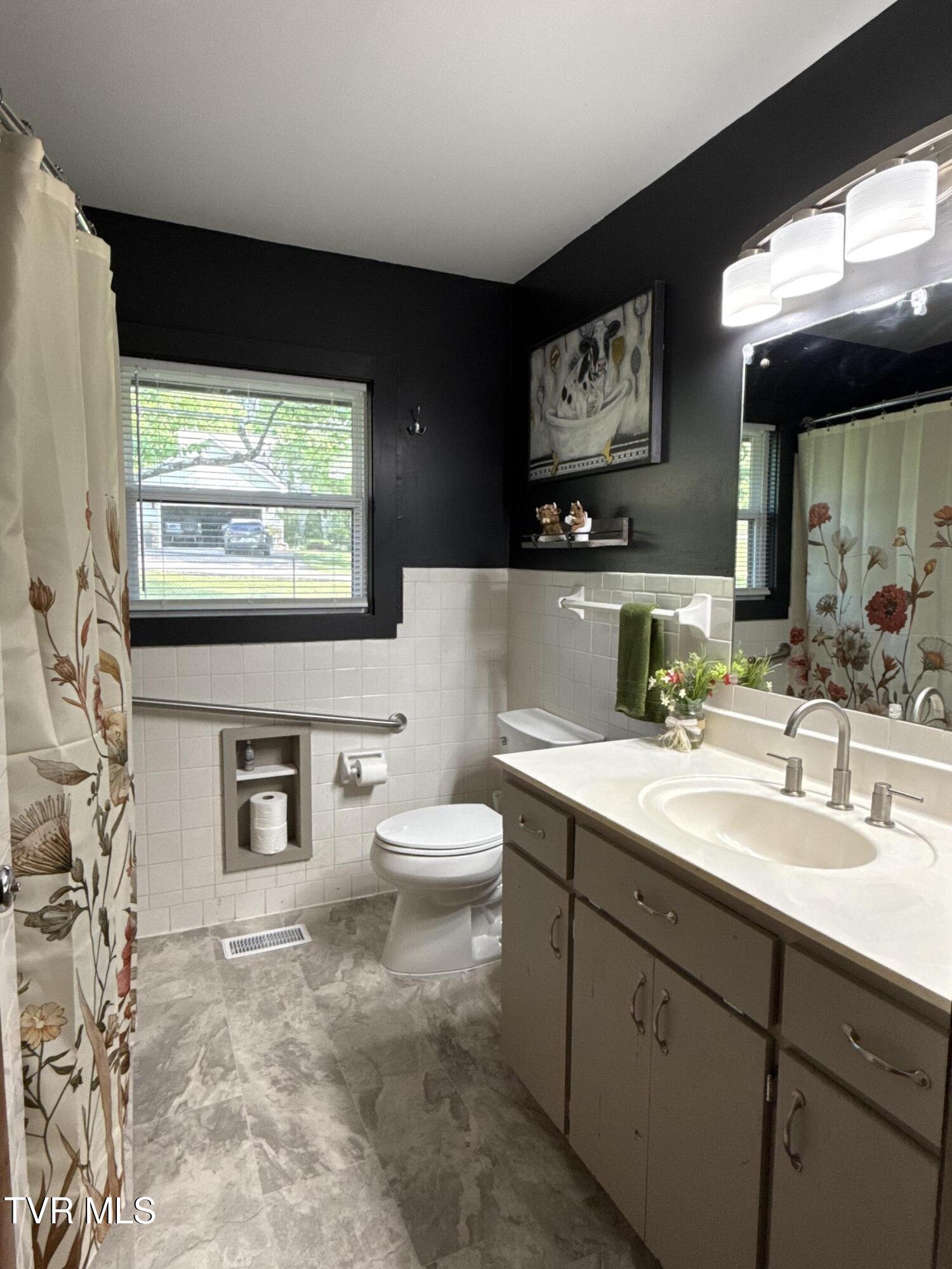4728 Edens View Road Kingsport, TN 37664 - Photo 20 of 48 IMG_3408