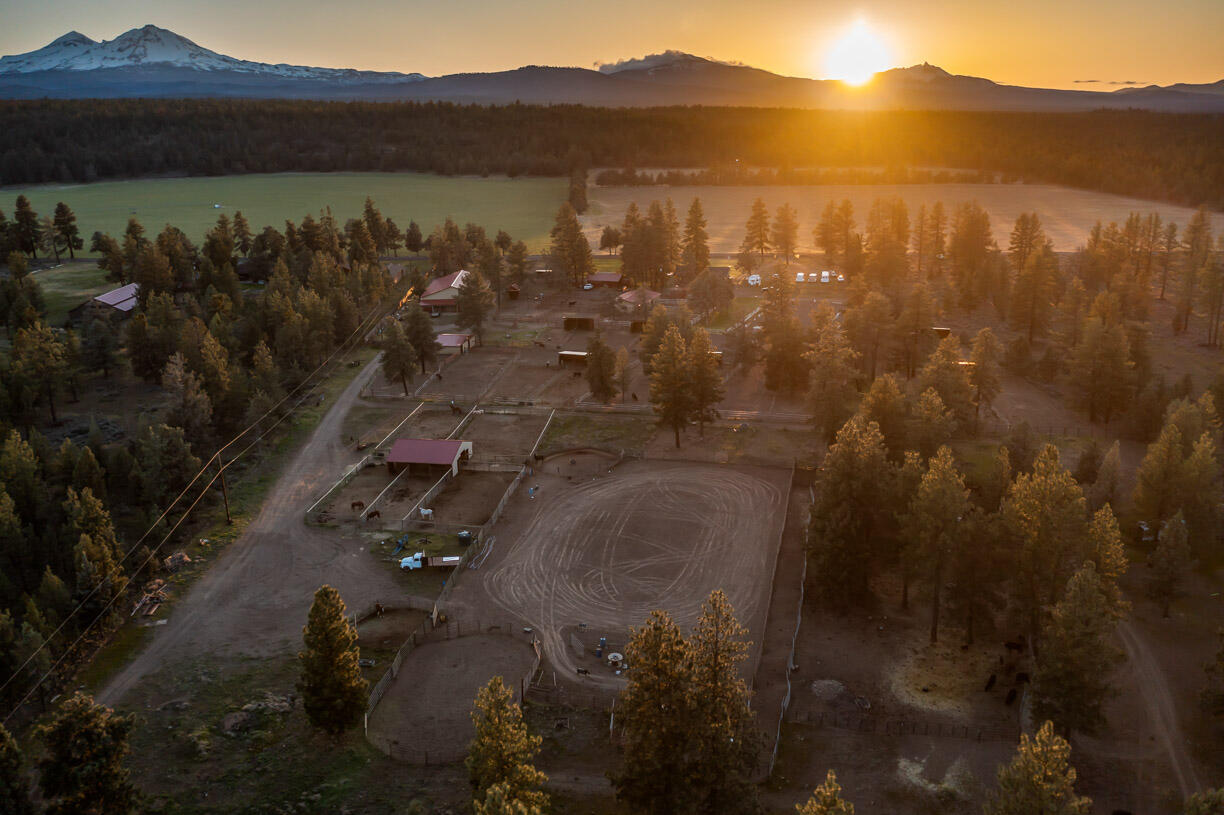 67500 Harrington Loop Road Bend, OR 97703 - Photo 59 of 72 a view of a city and a mountain view