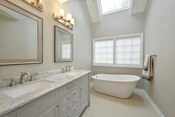 $749,900 | 176 Blair Lane, Inverness, IL 60067