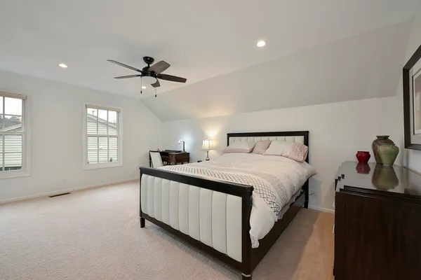 $749,900 | 176 Blair Lane, Inverness, IL 60067