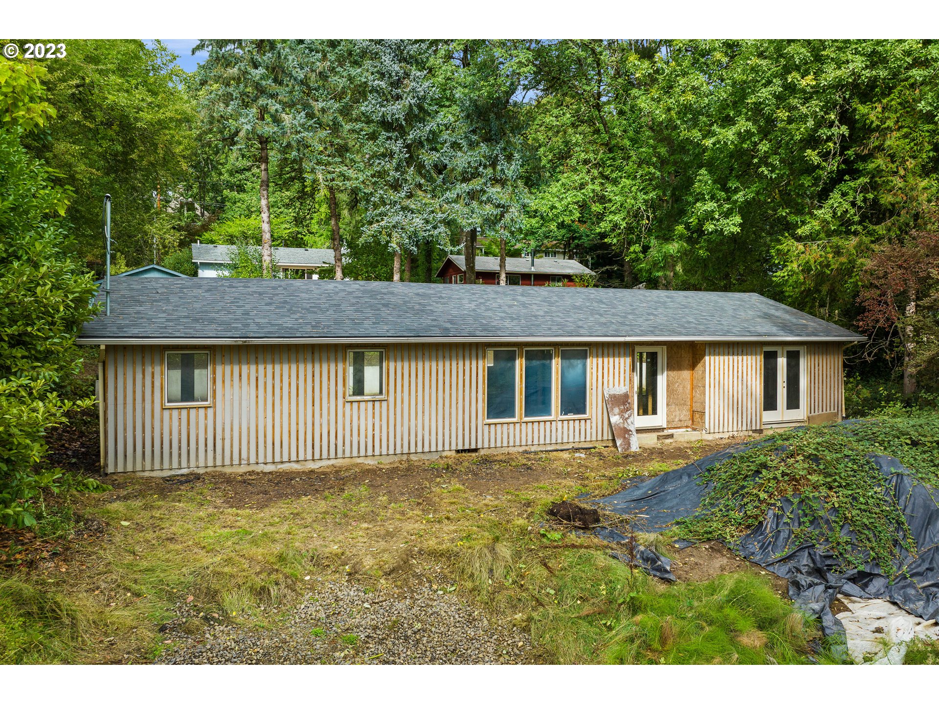 15370 Twin Fir Road Lake Oswego, OR 97035 - Photo 11 of 19 a front view of a house with garden