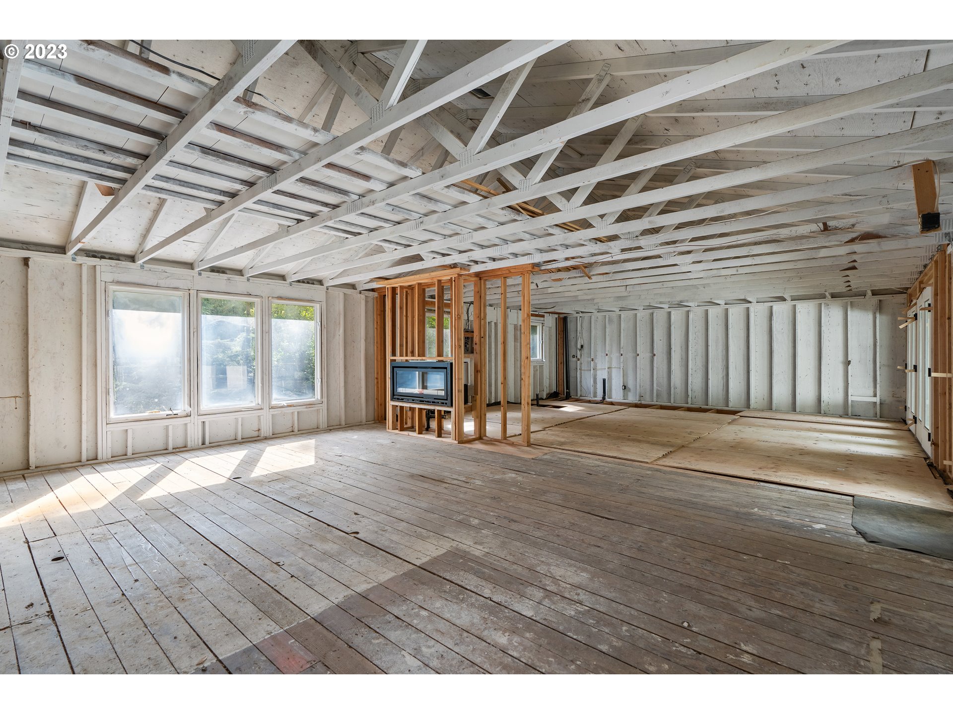 15370 Twin Fir Road Lake Oswego, OR 97035 - Photo 4 of 19 a view of an empty room