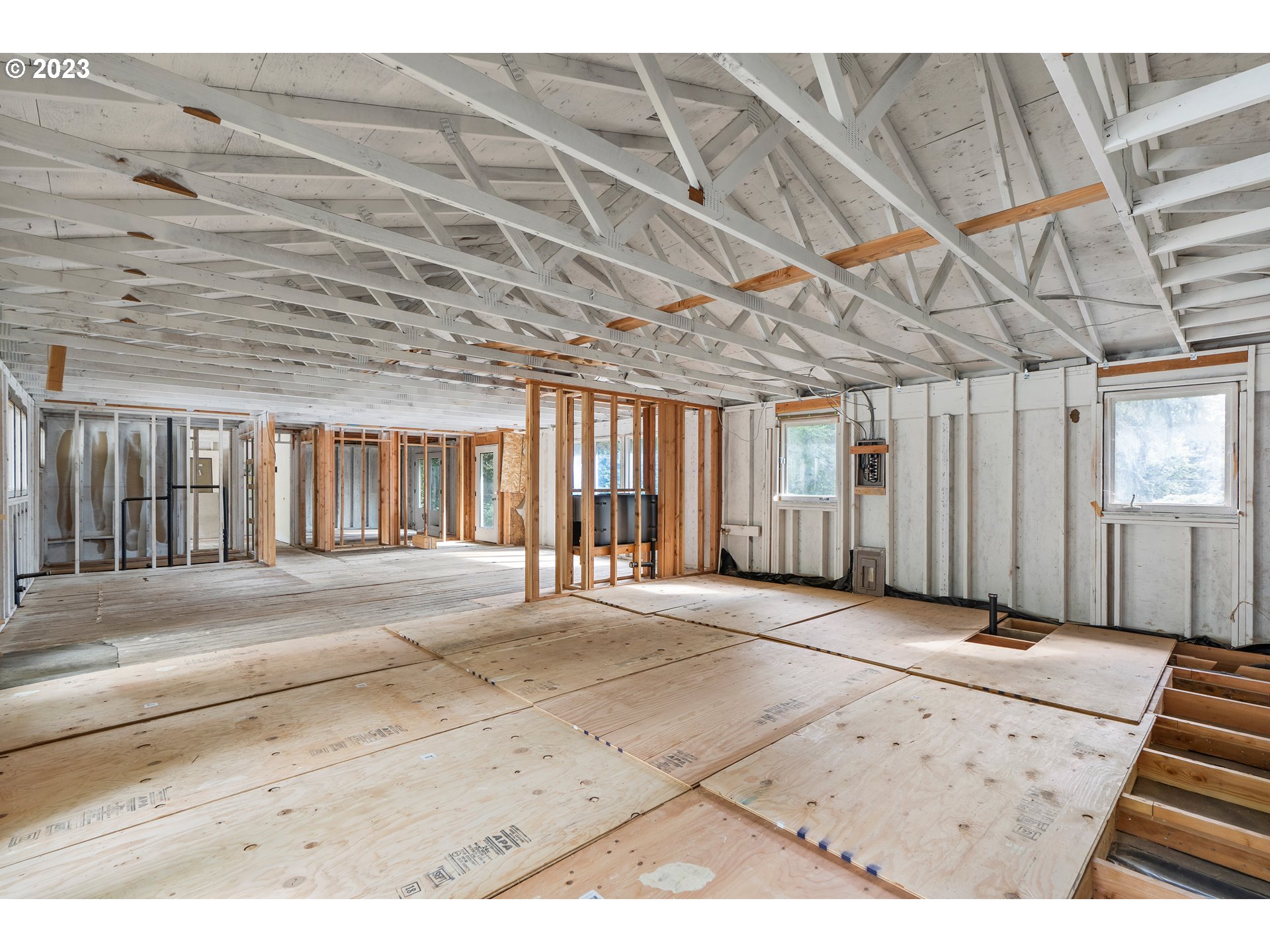 15370 Twin Fir Road Lake Oswego, OR 97035 - Photo 9 of 19 a view of a hall with wooden floor