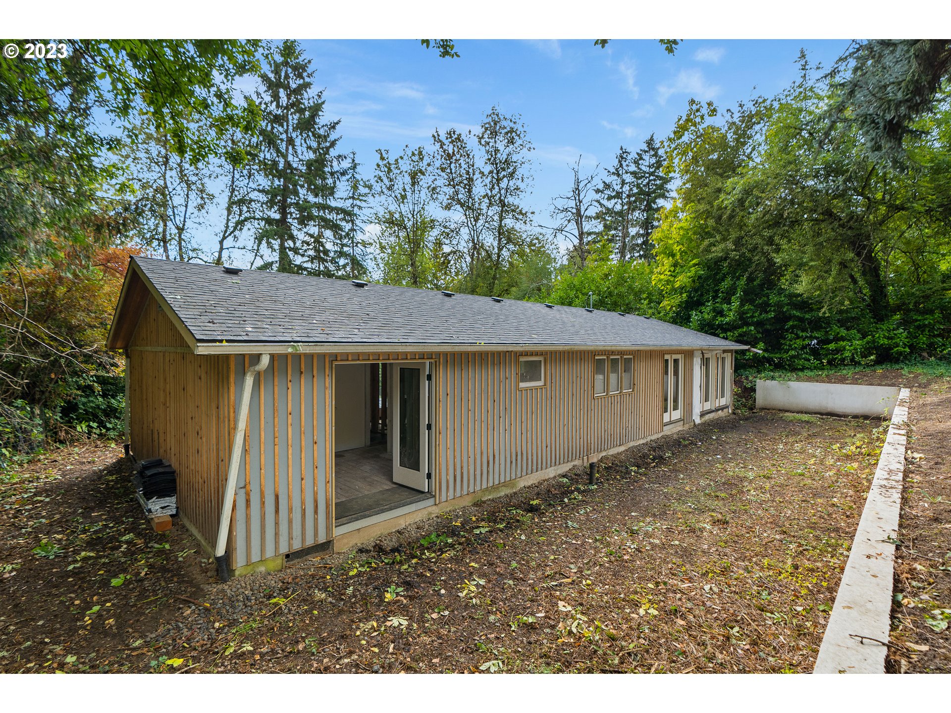 15370 Twin Fir Road Lake Oswego, OR 97035 - Photo 10 of 19 a backyard of a house with lots of green space