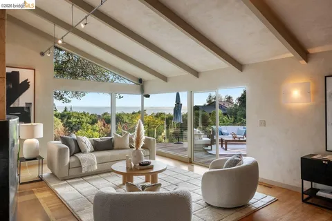 $2,290,000 | 12131 Skyline Boulevard, Oakland, CA 94619