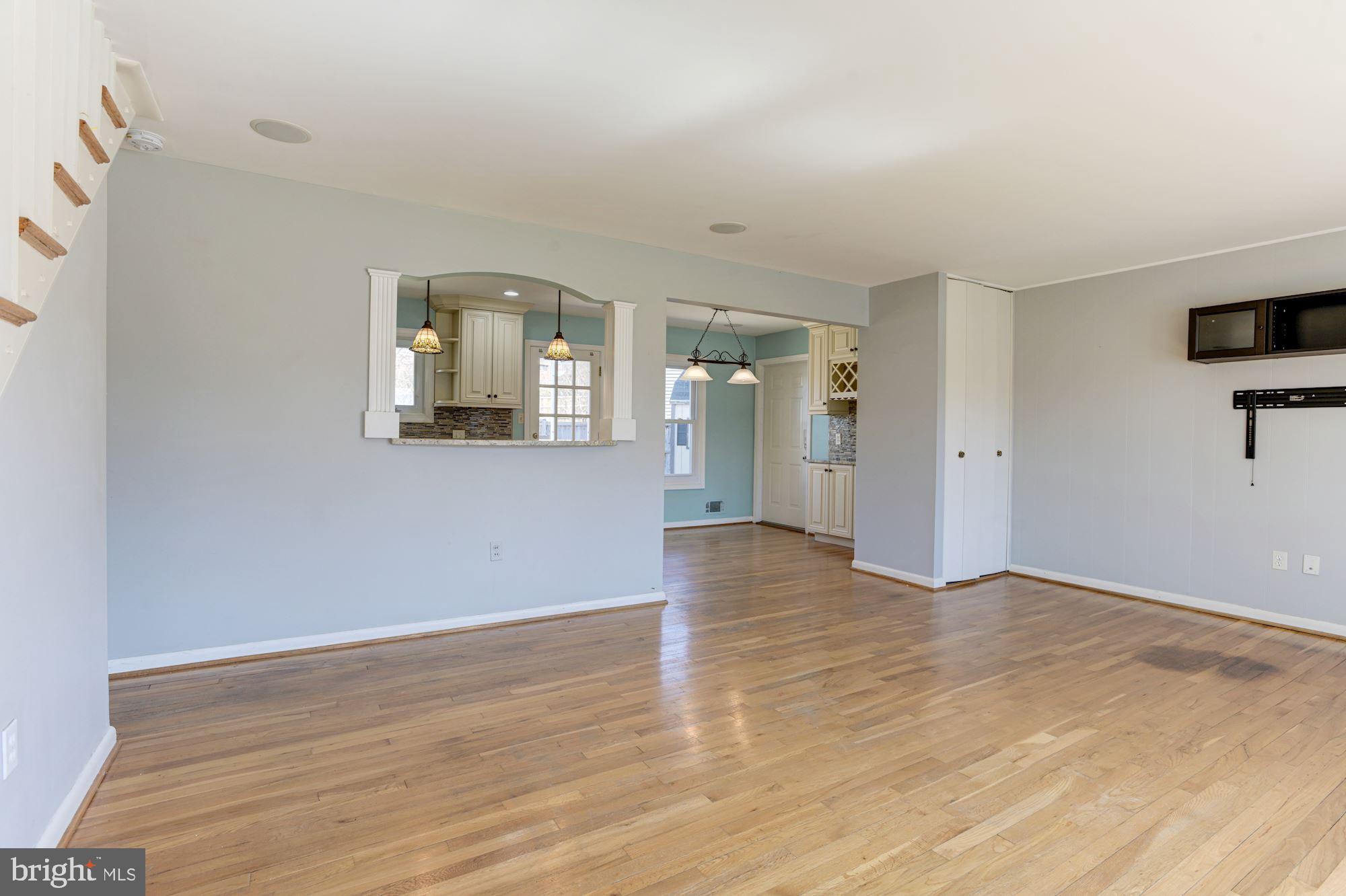 1920 Tadcaster Road Catonsville, MD 21228 - Photo 4 of 44 Living Room