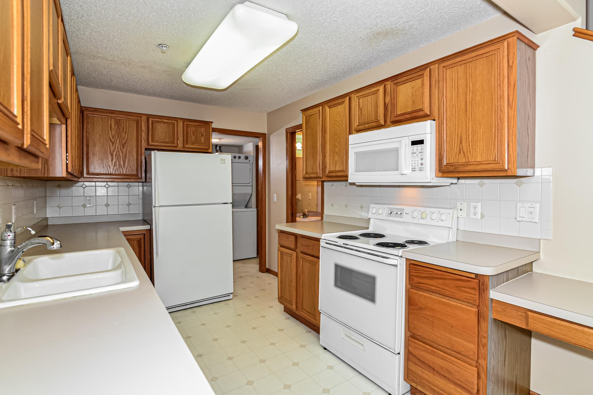 2795 Ranchview Lane North, Unit 12 Plymouth, MN 55447 - Photo 6 of 15