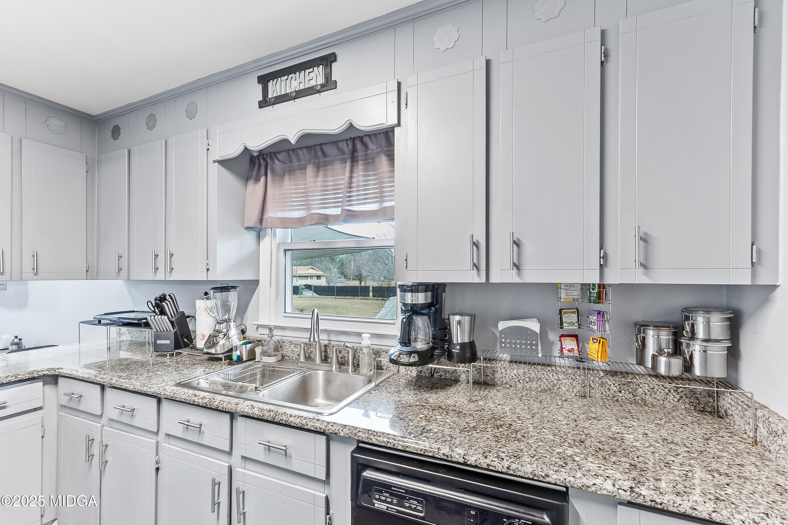121 Crestwood Road Warner Robins, GA 31093 - Photo 18 of 47 a kitchen with stainless steel appliances granite countertop a sink a stove and cabinets