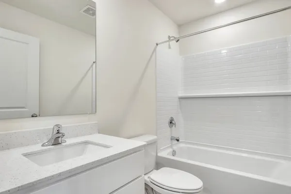 $449,990 | 437 Lakeshore Court, St. Charles, IL 60174
