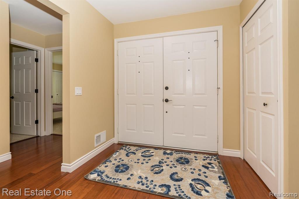 2090 Cumberland Road Rochester, MI 48307 - Photo 9 of 32