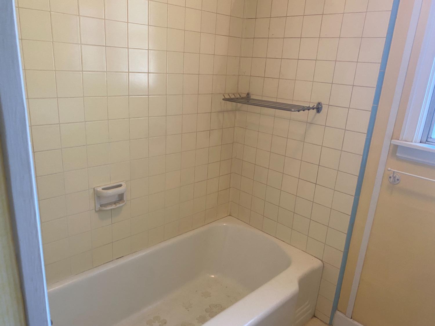 2828 E Street Selma, CA 93662 - Photo 17 of 17 a close up of a bathtub in a bathroom