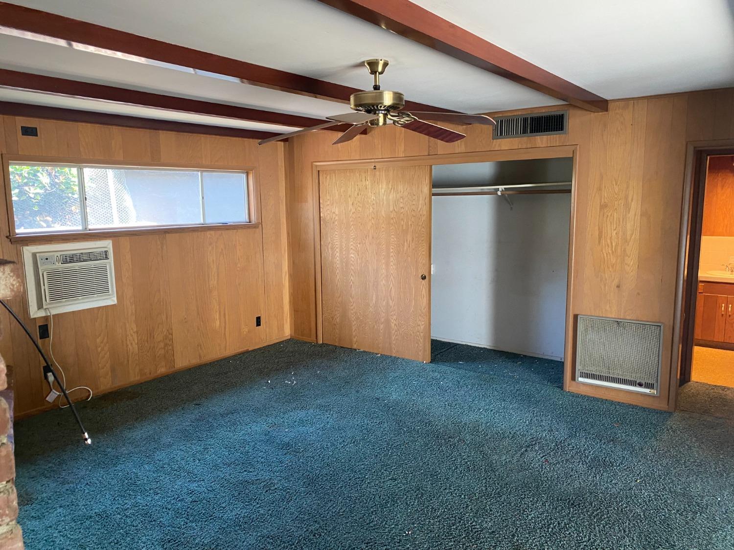 2828 E Street Selma, CA 93662 - Photo 9 of 17 an empty room with a ceiling fan and window