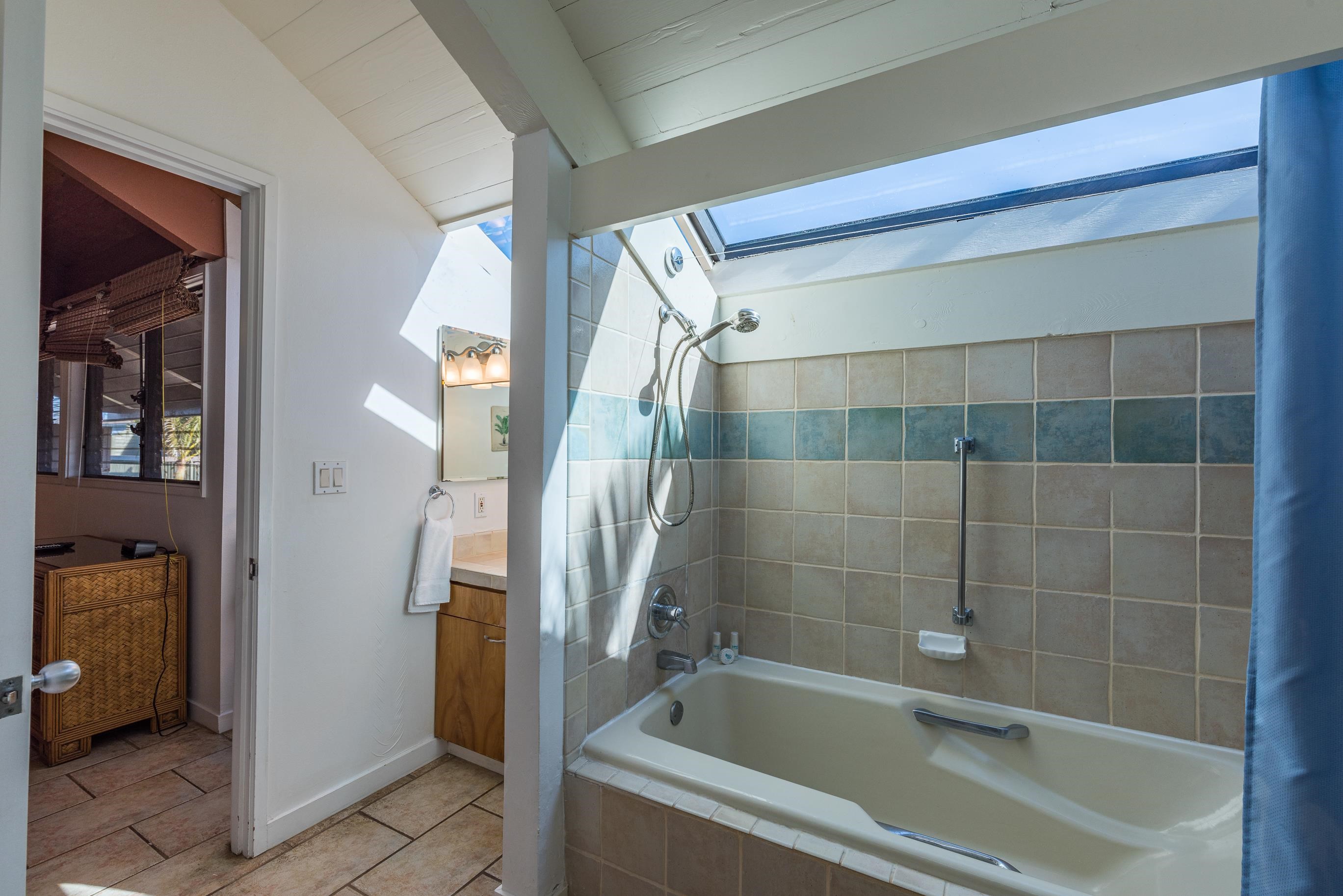 4521 Lower Honoapiilani Road, Unit 2B2 Lahaina, HI 96761 - Photo 25 of 41 Gallery Image 25