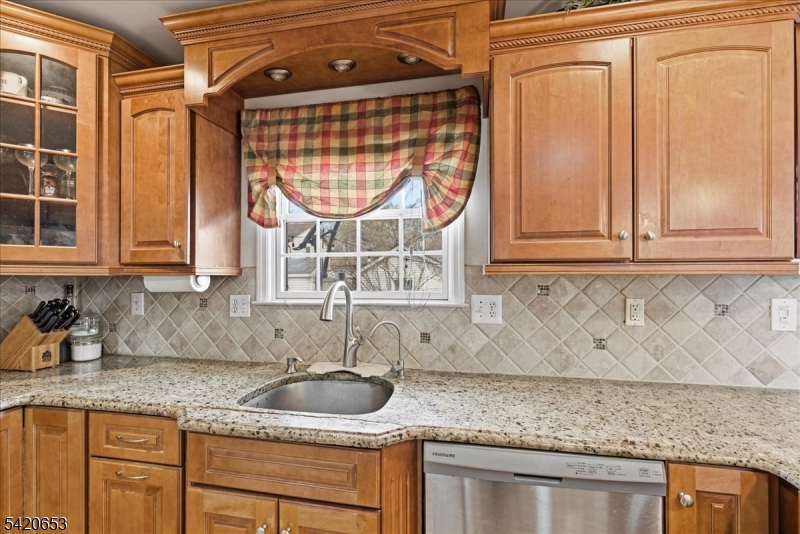 26 Eldora Road Parsippany, NJ 07054 - Photo 14 of 47