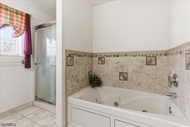 26 Eldora Road Parsippany, NJ 07054 - Photo 31 of 47 a bathroom with a bathtub