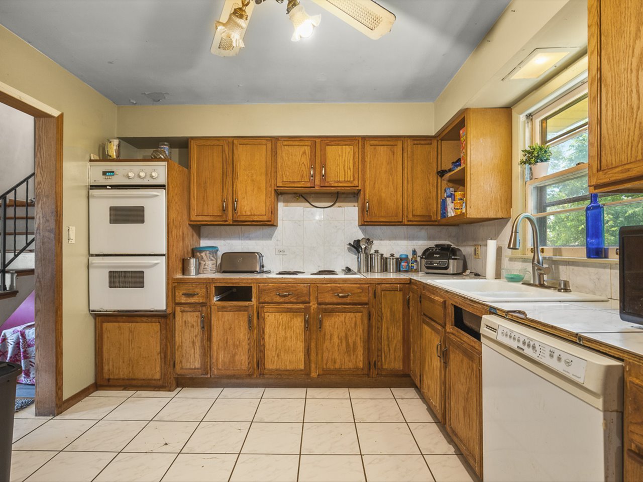 219 Walter Court Elgin, IL 60123 - Photo 9 of 36