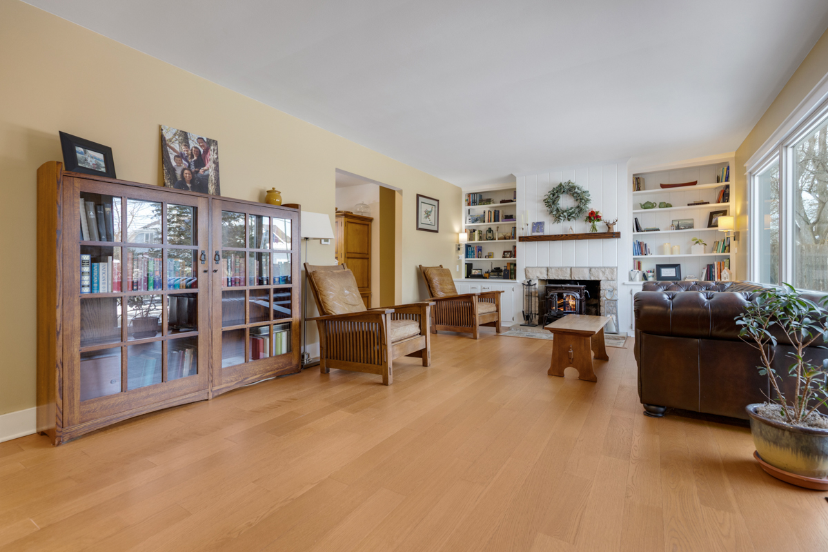 421 Countryside Drive Wheaton, IL 60187 - Photo 3 of 20 Gallery Image 3