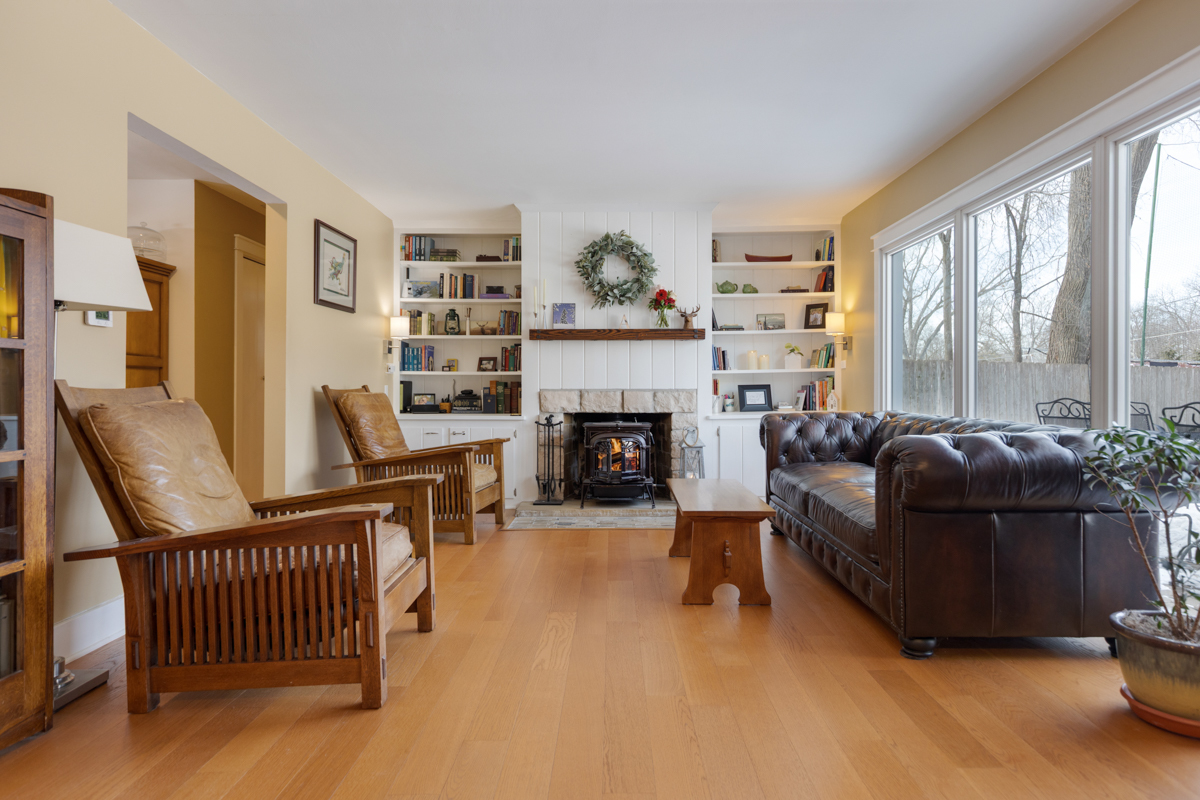 421 Countryside Drive Wheaton, IL 60187 - Photo 4 of 20 Gallery Image 4