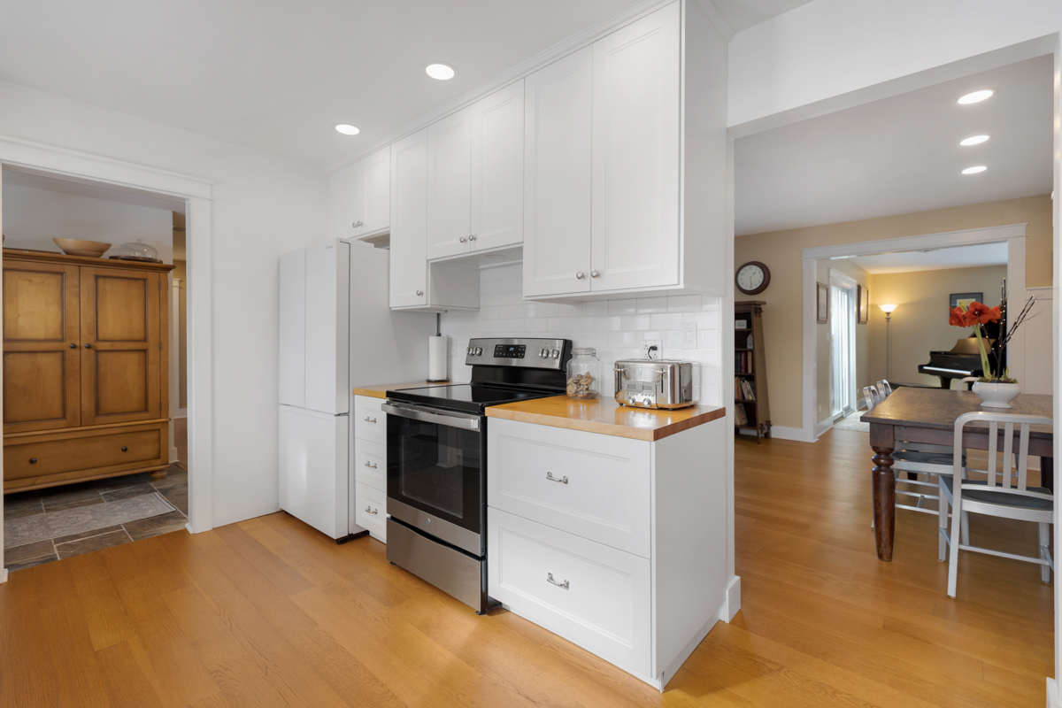 421 Countryside Drive Wheaton, IL 60187 - Photo 8 of 20 Gallery Image 8