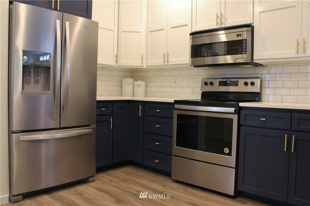 4612 Northeast 5th Street Renton, WA 98059 - Photo 9 of 25