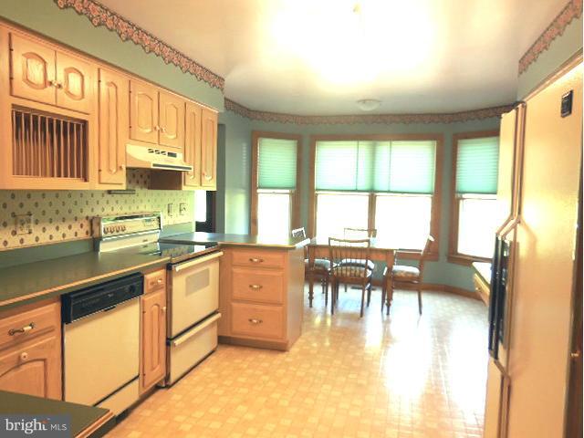 5130 Fox Tower Road Smithsburg, MD 21783 - Photo 17 of 30 a kitchen with granite countertop a sink a stove and cabinets