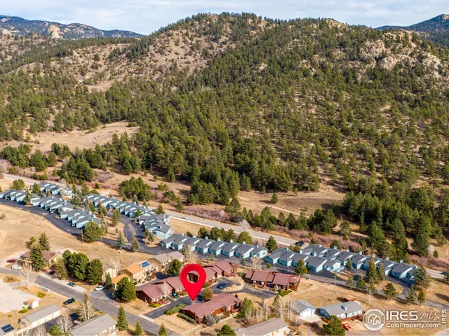 a picture of a wall with a white wall and a picture