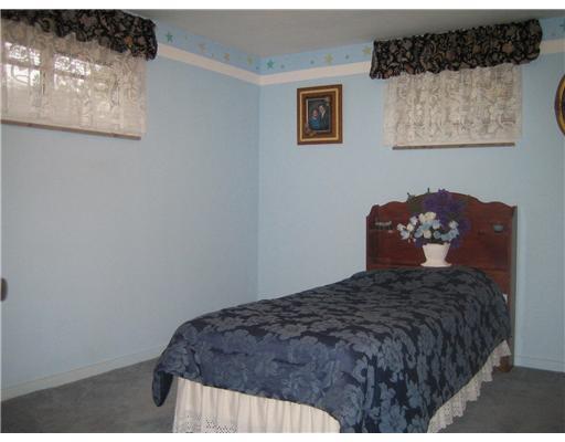 206 Lenore Drive McKees Rocks, PA 15136 - Photo 9 of 18 Great Room.