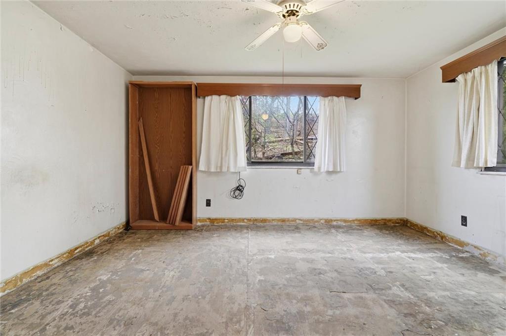 138 Enger Avenue Pittsburgh, PA 15214 - Photo 18 of 50 an empty room with windows