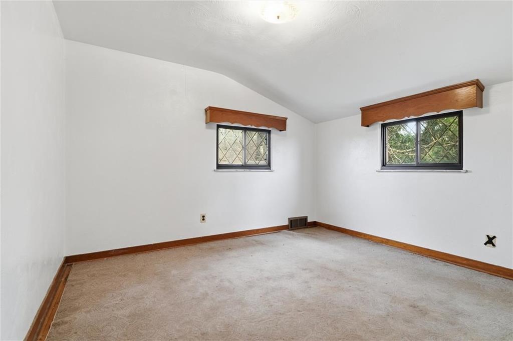 138 Enger Avenue Pittsburgh, PA 15214 - Photo 28 of 50 an empty room with windows