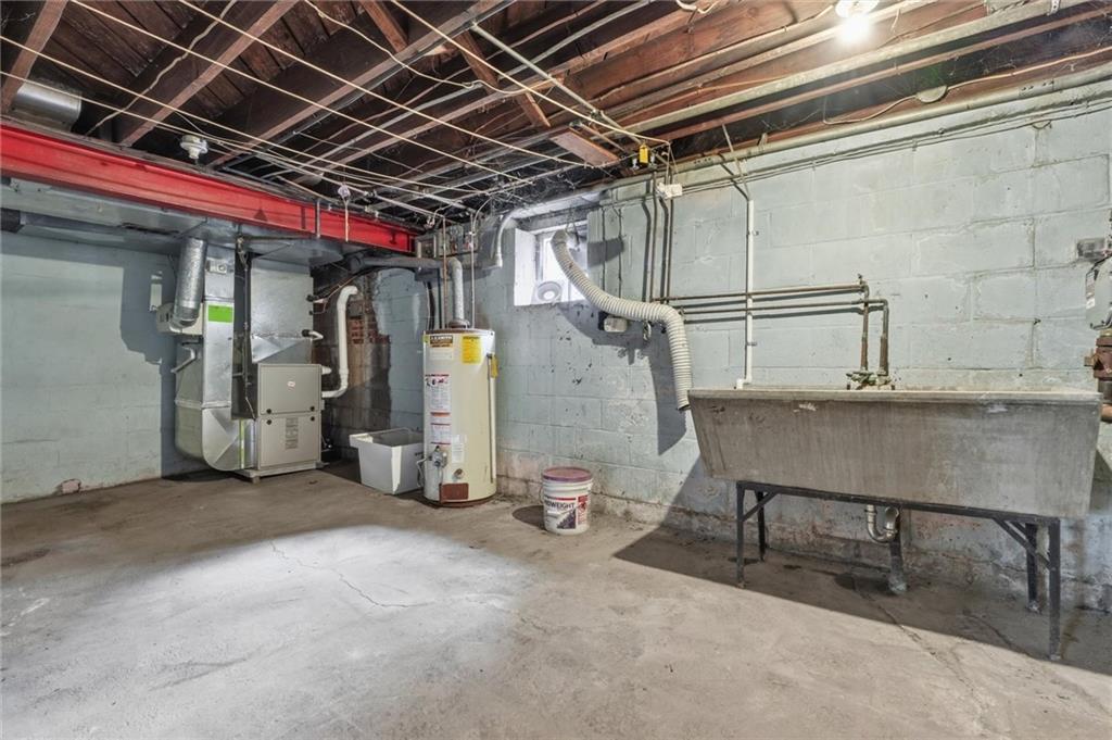 138 Enger Avenue Pittsburgh, PA 15214 - Photo 30 of 50 a view of a room with gym equipment