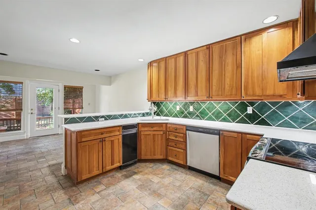 $525,000 | 2920 Shady Lake Circle, Carrollton, TX 75006