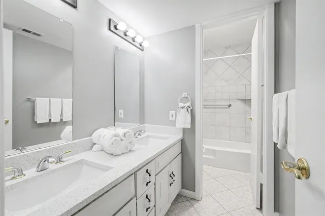 $525,000 | 2920 Shady Lake Circle, Carrollton, TX 75006