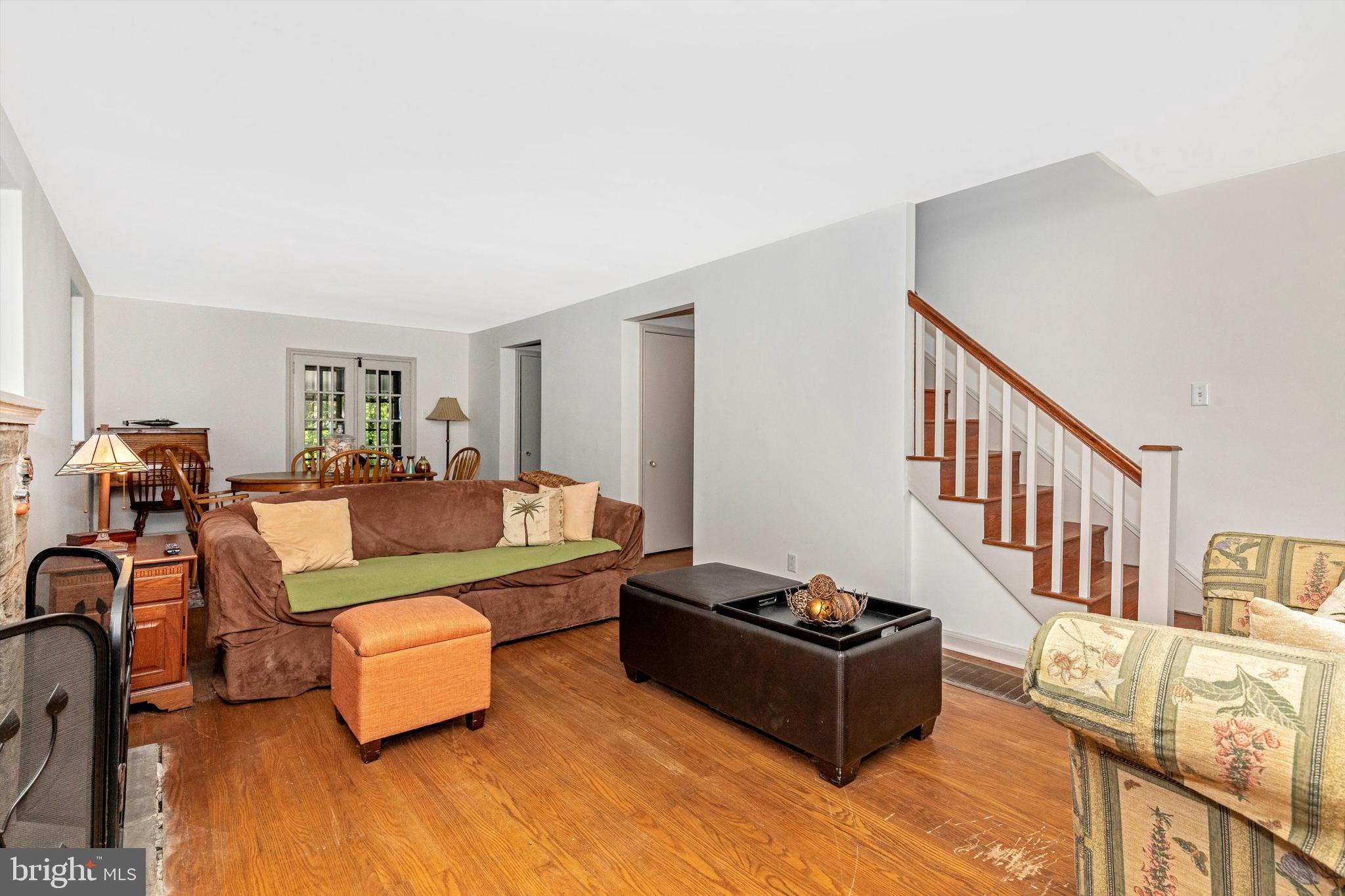 139 Loller Road Hatboro, PA 19040 - Photo 3 of 27 Living Room