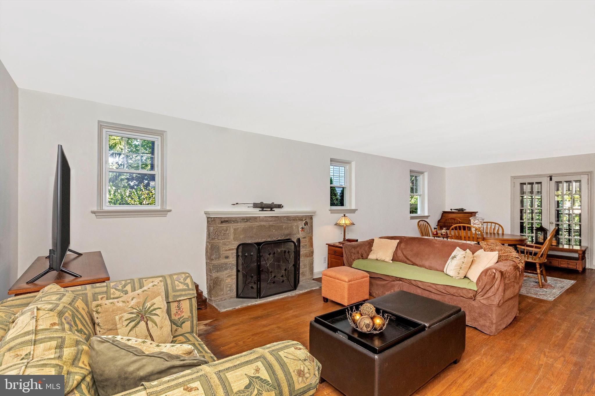 139 Loller Road Hatboro, PA 19040 - Photo 4 of 27 Living Room w/Fireplace