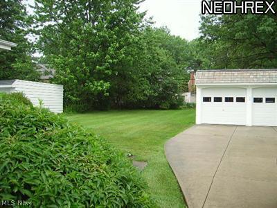 2311 Traymore Road Cleveland, OH 44118 - Photo 4 of 25 Concrete Driveway