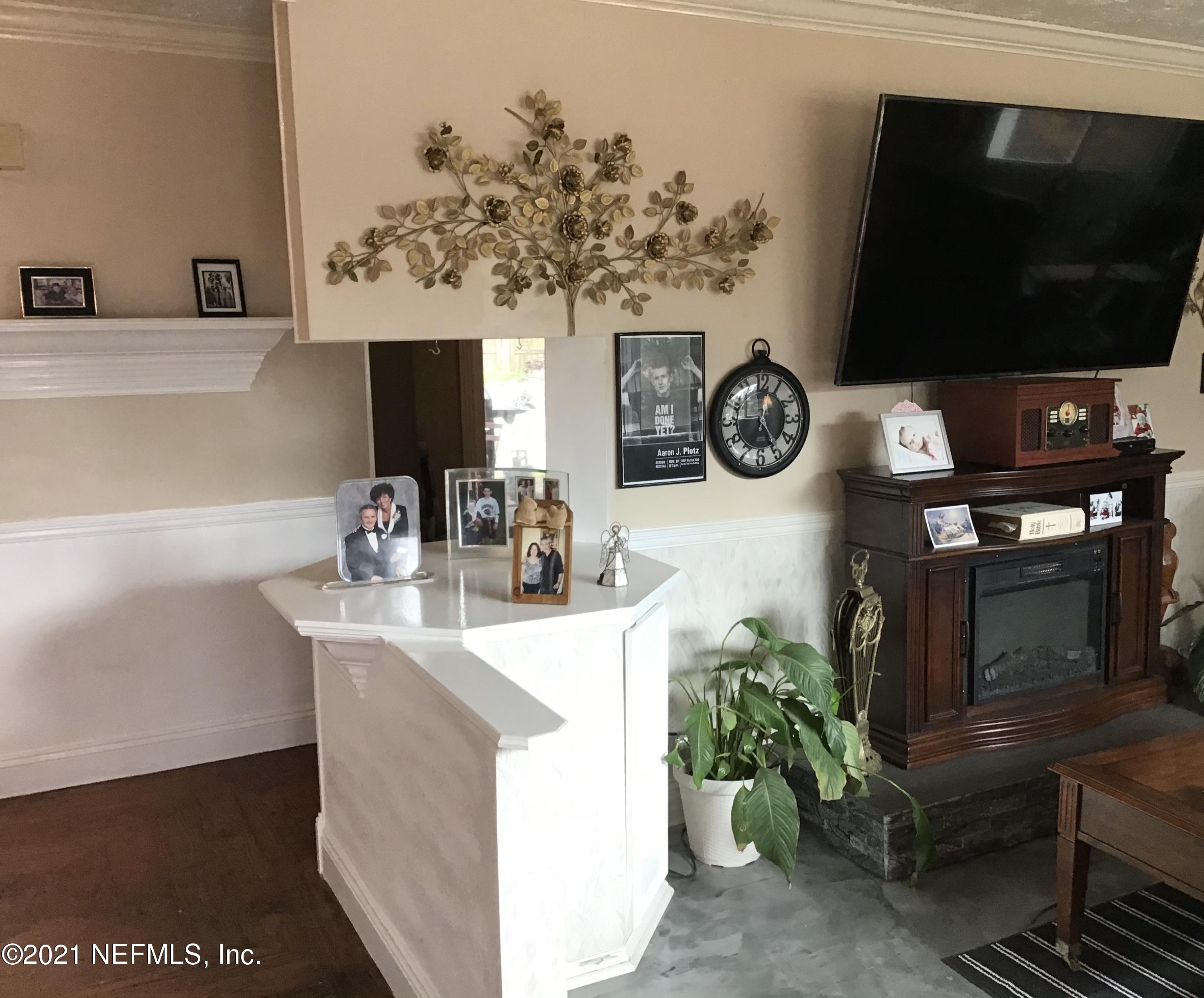8213 Vermanth Road Jacksonville, FL 32211 - Photo 2 of 9 Foyer/Living Room View