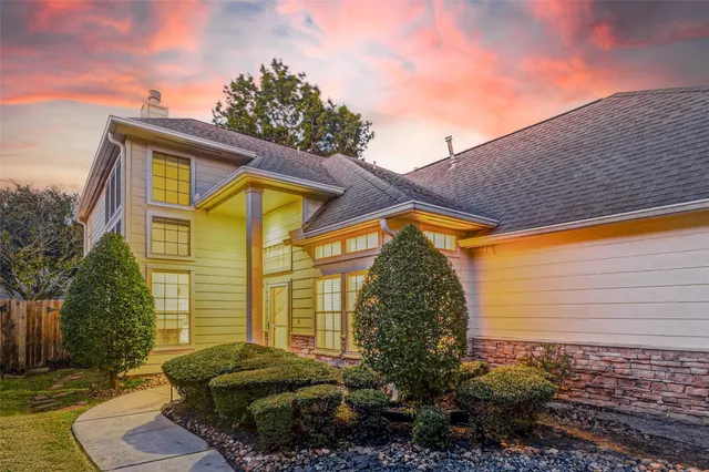a view of a house with a backyard