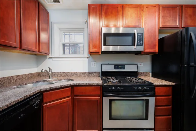 $1,600 | 6345 North Washtenaw Avenue, Unit GW, Chicago, IL 60659