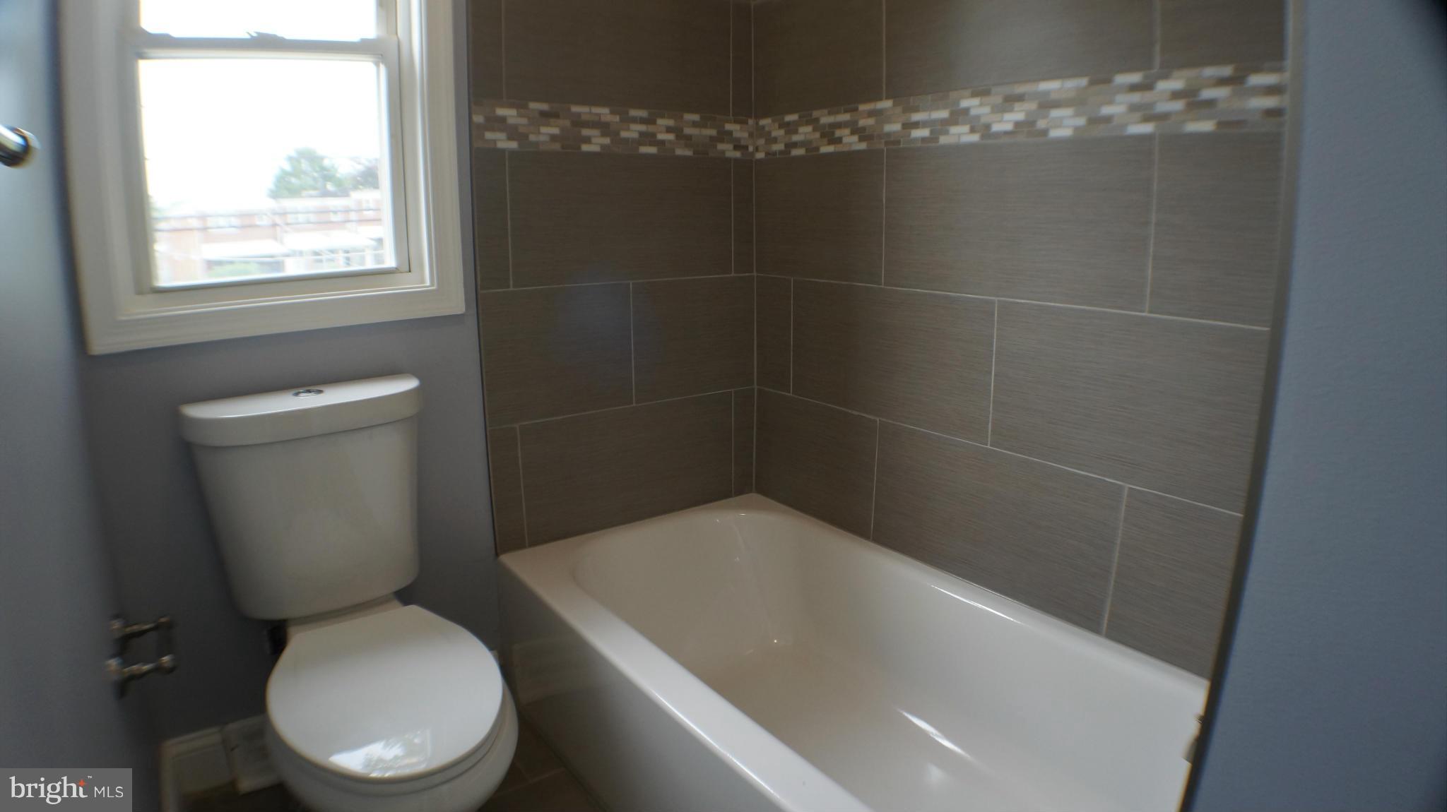 5802 Radecke Avenue Baltimore, MD 21206 - Photo 14 of 18 Bath