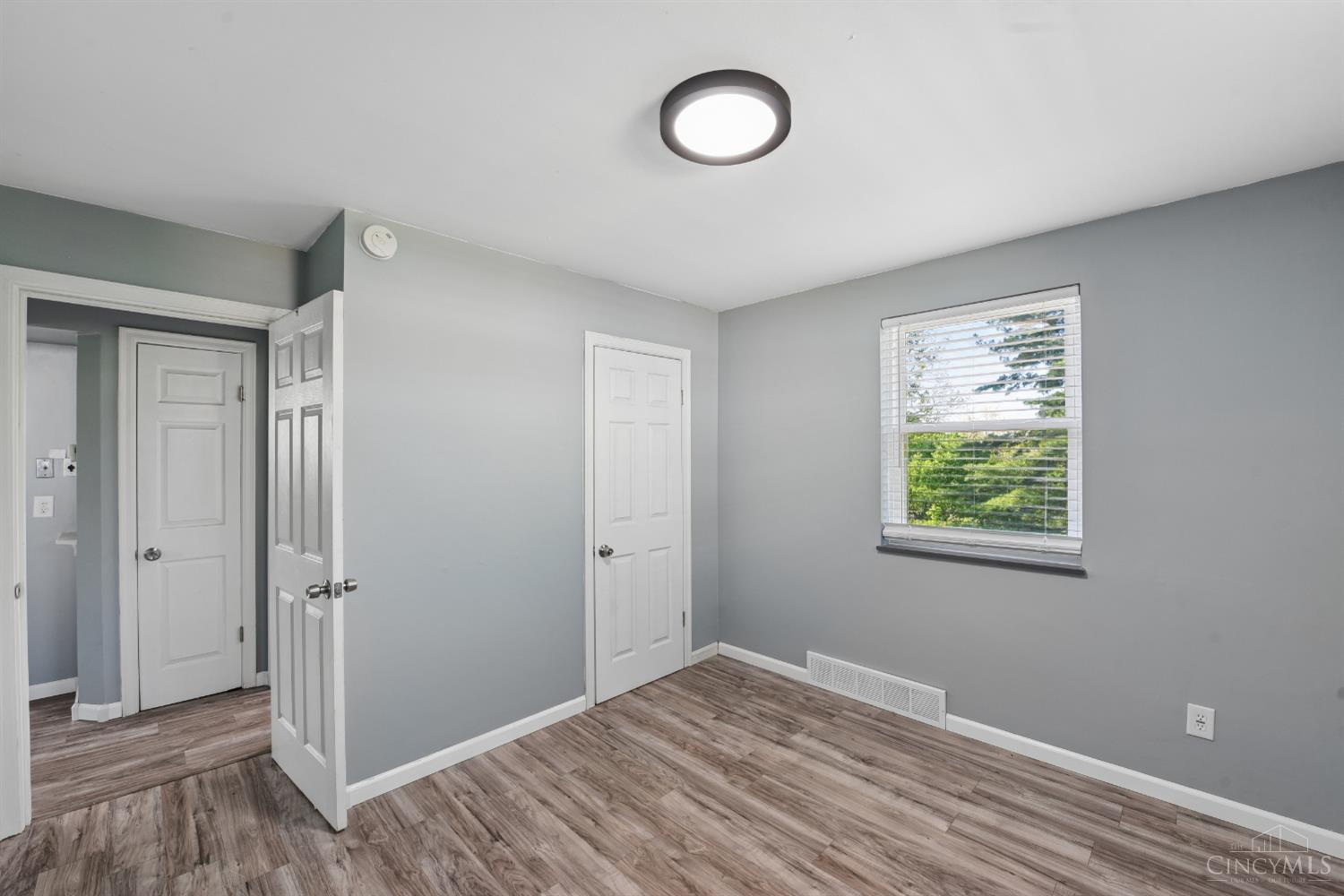 627 Roebling Road Cincinnati, OH 45238 - Photo 19 of 53